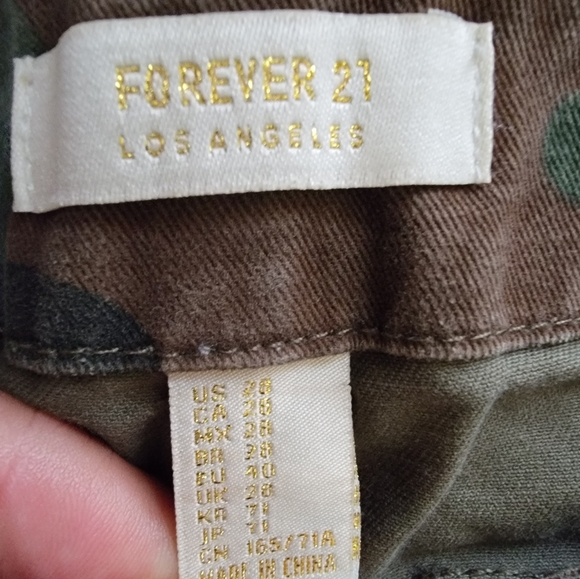 Forever 21 Camaflouge Shorts - Picture 4 of 4